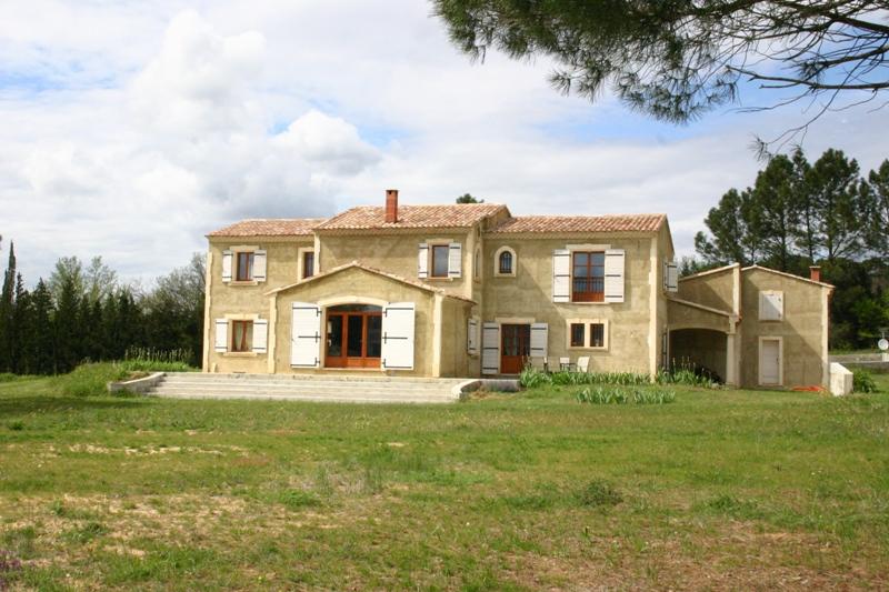 Construction moderne de plus de 300 m² au coeur du Luberon